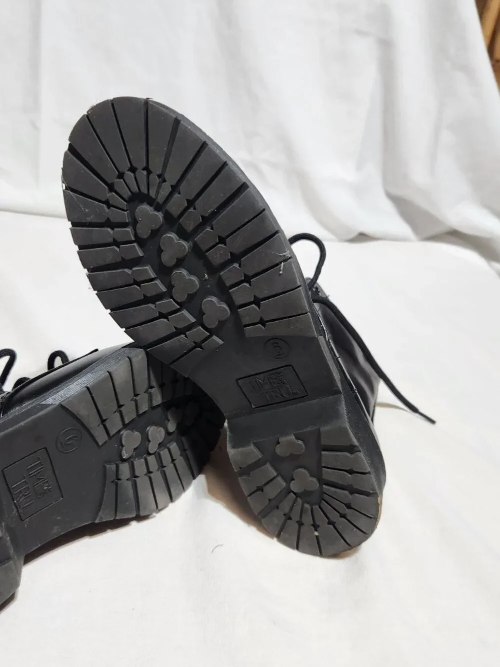 Timberland Girls’ Black 6‑Inch Boots – Size 11W | Perfect for Back‑to‑School!